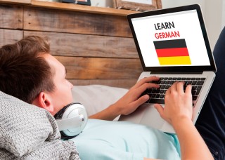 ساختارهای پیشرفته جملات در آلمانی | سوالات غیرمستقیم، وارونگی، و جملات تأکیدی