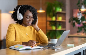 3. تقویت مهارت Listening