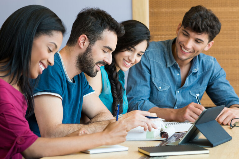 یادگیری زبان آلمانی و آمادگی برای امتحان های سفارت آلمان با آکادمی زبان دید